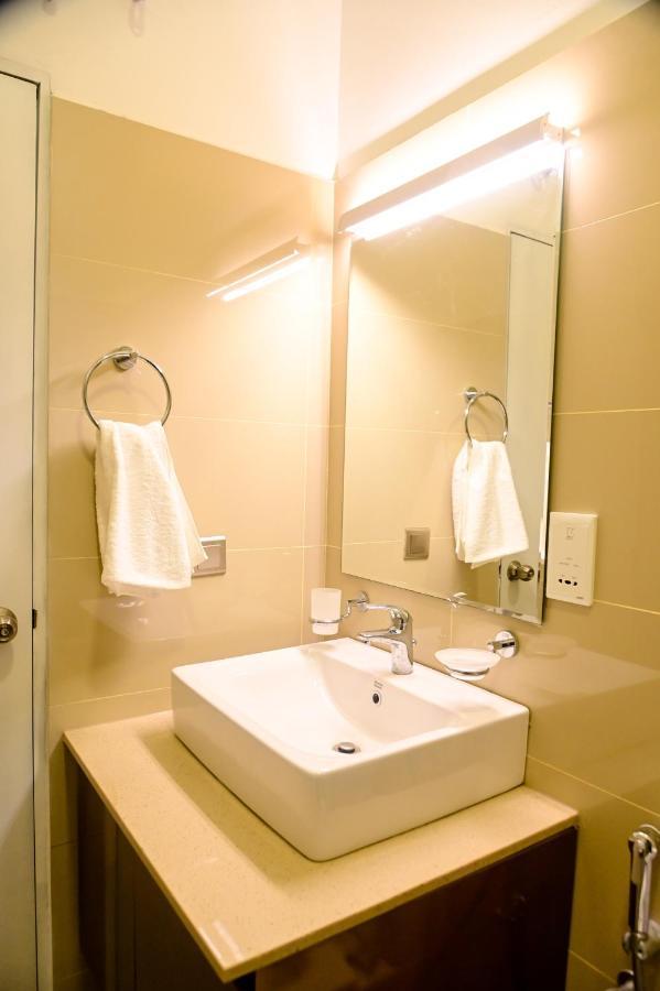 Ocean Breeze - Udaya Luxury Apartments 니곰보 외부 사진