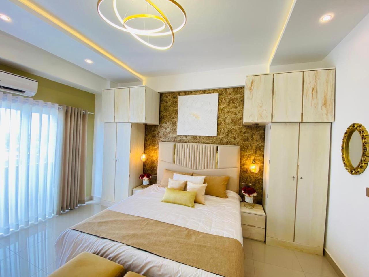 Ocean Breeze - Udaya Luxury Apartments 니곰보 외부 사진