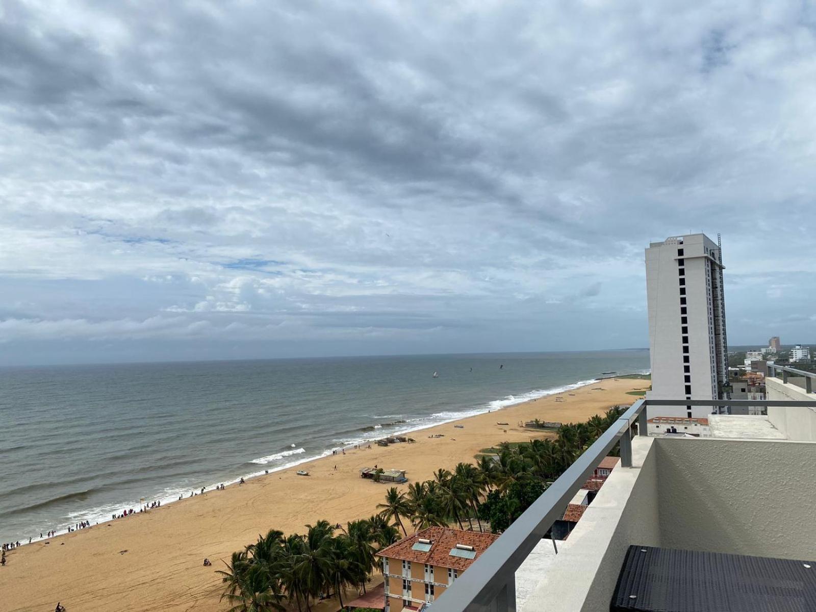Ocean Breeze - Udaya Luxury Apartments 니곰보 외부 사진